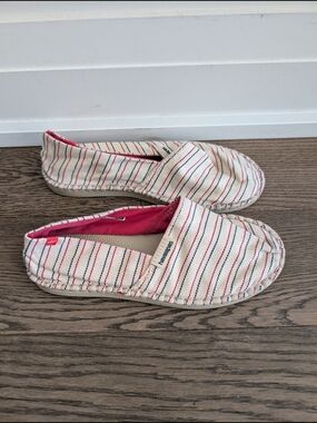 Havaianas Cream Stripe Slip-On Mules with Red & Blue Accents